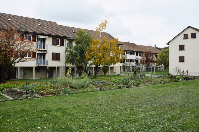 Le lotissement avec les maisons construites après la guerre a un potentiel de développement.